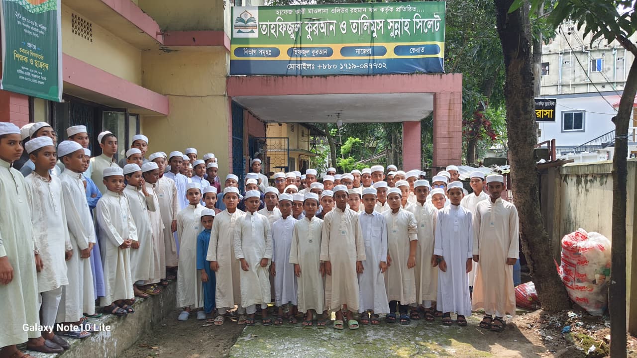 আমাদের ছাত্র — মাদরাসার সামনে